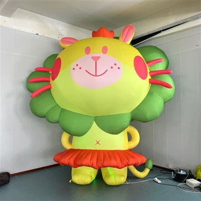Mooie Cartoon Lion King opblaasbare mascotte